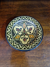 Load image into Gallery viewer, Vintage Safi hand painted Moroccan bowl in saffron