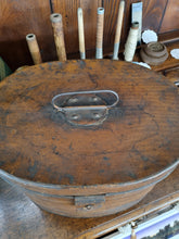 Load image into Gallery viewer, Antique Victorian Hat Tin
