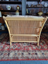 Load image into Gallery viewer, Bamboo Large Snuggle/Love Seat By Angraves of Leicester