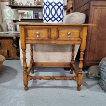 Load image into Gallery viewer, Ipswich Oak Side/Lamp Table