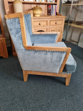 Load image into Gallery viewer, Hardwood Showframe Wingback Armchair