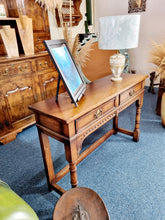 Load image into Gallery viewer, Titchmarsh & Goodwin Oak Hall Table