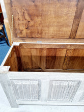 Load image into Gallery viewer, HUGE Chest / Blanket Box / Toy Chest