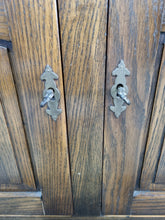 Load image into Gallery viewer, Bevan Funnell Oak Sideboard