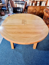 Load image into Gallery viewer, Oak Extending Dining Table