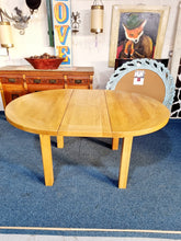 Load image into Gallery viewer, Oak Extending Dining Table