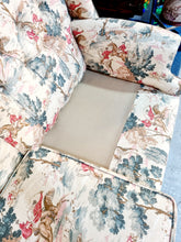 Load image into Gallery viewer, Button Back Sofa