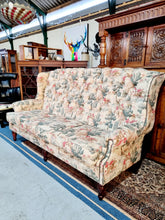 Load image into Gallery viewer, Button Back Sofa