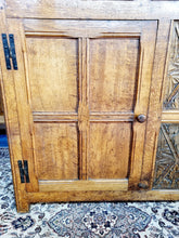 Load image into Gallery viewer, Oak Court Cupboard In The 17th Century Style