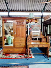 Load image into Gallery viewer, Early 20th Century Walnut Mirror Back Dressing Table