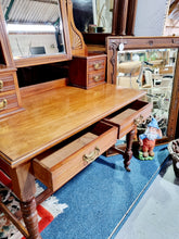 Load image into Gallery viewer, Early 20th Century Walnut Mirror Back Dressing Table