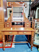 Load image into Gallery viewer, Early 20th Century Walnut Mirror Back Dressing Table