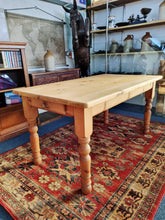 Load image into Gallery viewer, Beautiful wool rug
