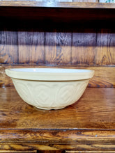 Load image into Gallery viewer, Vintage T G Green gripstand mixing bowl
