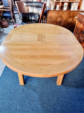 Load image into Gallery viewer, Oak Extending Dining Table
