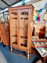 Load image into Gallery viewer, Early 20th Century Oak Bookcase
