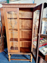 Load image into Gallery viewer, Early 20th Century Oak Bookcase
