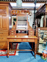 Load image into Gallery viewer, Early 20th Century Walnut Mirror Back Dressing Table
